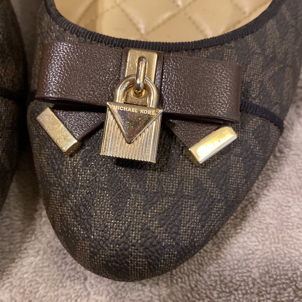 Michael Kors Signature Shoes sz 10M Like New w/ Box